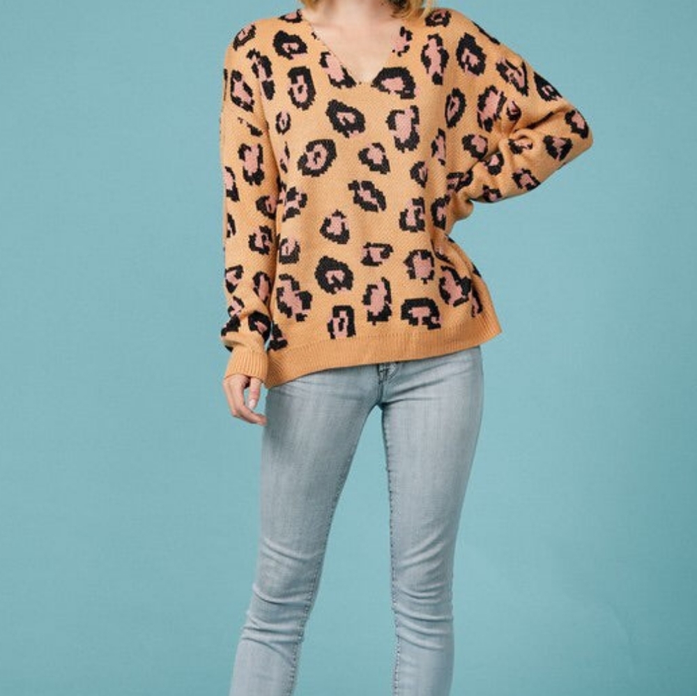NWOT Revolve MAJORELLE Raw Edge V Neck Leopard Cheetah Print Sweater Size M - Picture 4 of 9